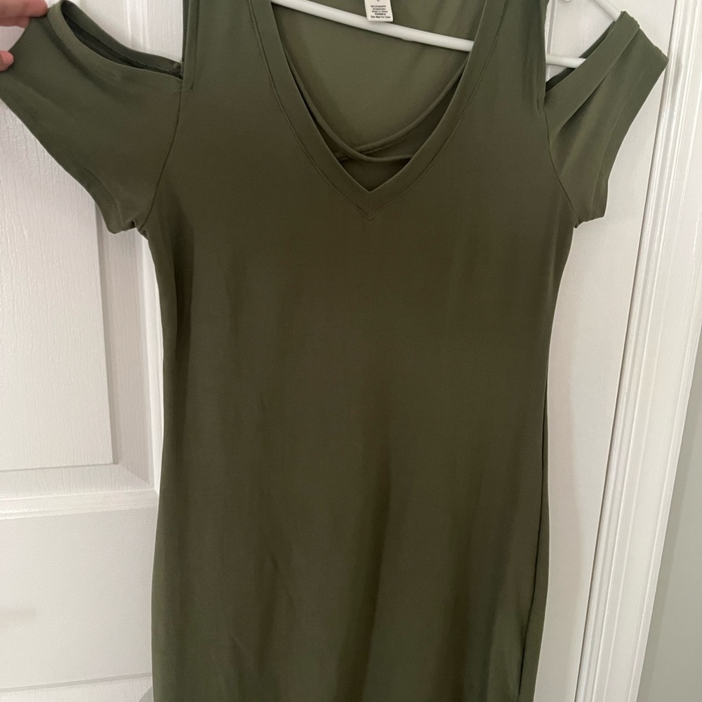 Cold shoulder bodycon green dress